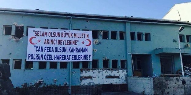 TTAgrup's tweet photo. UNUTANIN KANI KURUSUN!

 #15Temmuz https://t.co/EXyhwbUc8k