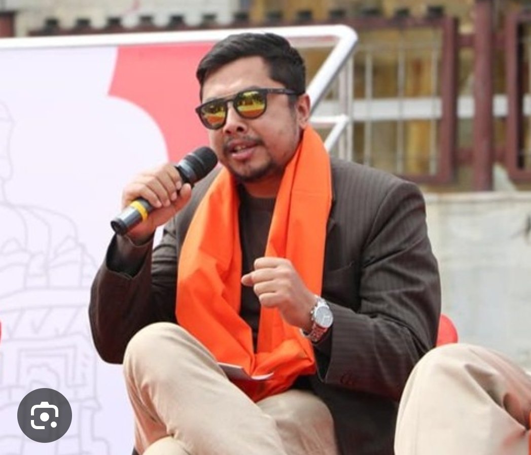 #संयोग पनि अनौठो।
ससुरा बा ईन
ज्वाँई साब आउट