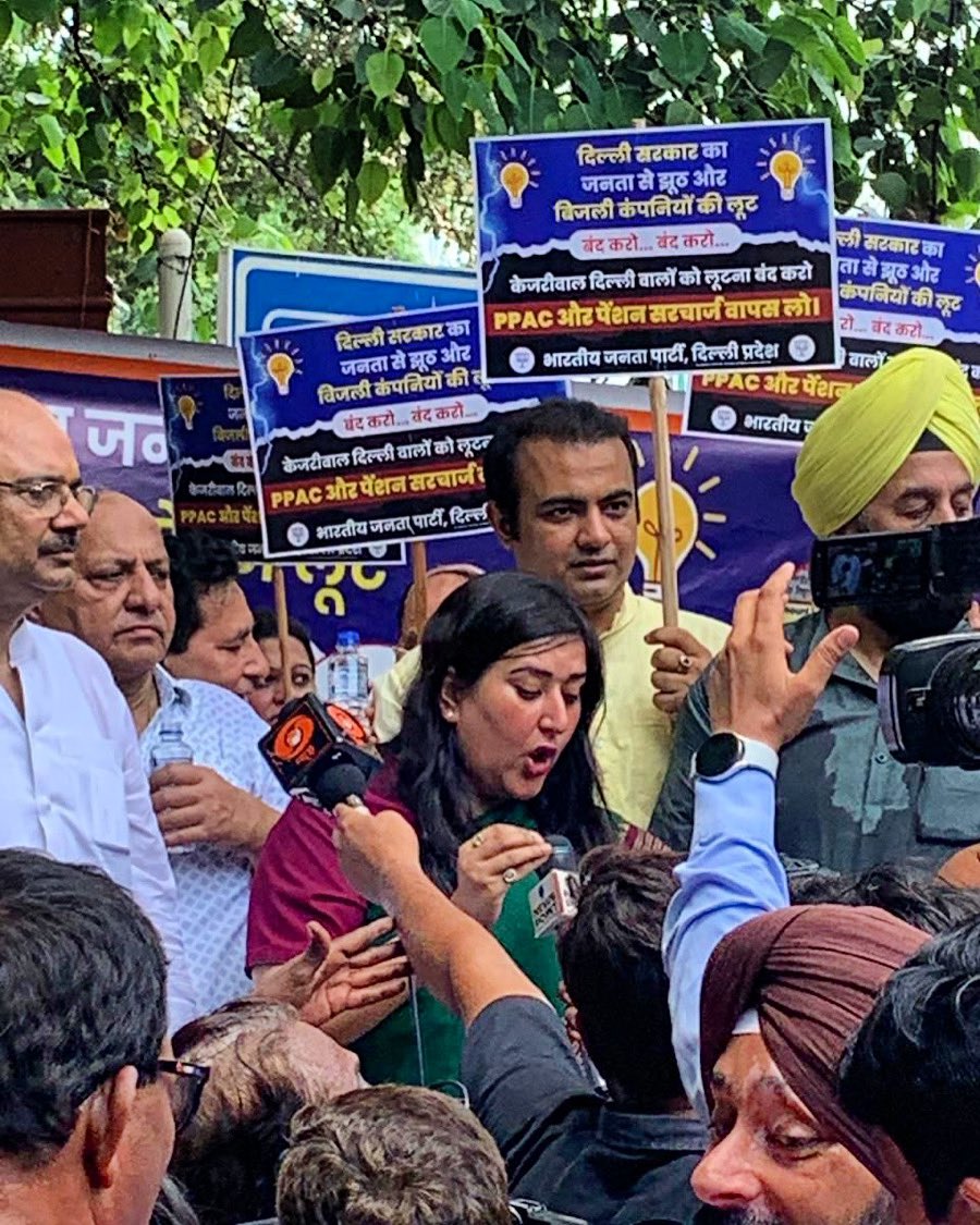 abhishektandonD's tweet photo. We stand against the @AamAadmiParty’s  corrupt governance in Delhi! The protest, led by MP @BansuriSwaraj ji, took place in Rajinder Nagar, Karol Bagh Zila denouncing the unjust hike in the PPAC Pension surcharge. The Kejriwal government is shamelessly looting the people of Delhi, burdening them with unnecessary charges while failing to deliver on their promises.