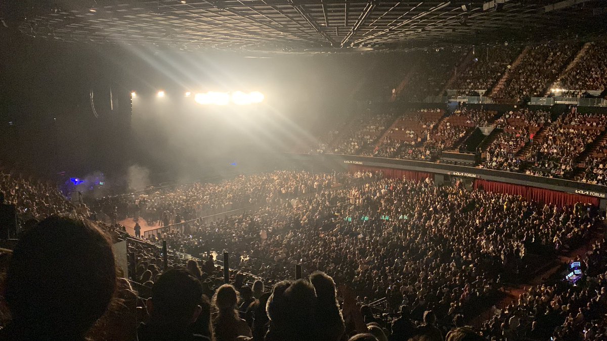 Joczall's tweet photo. Por un día fui Steve y no fui a Londres, pero si fui a ver a @AJRBrothers que es mucho mejor que ir a cualquier otro lugar https://t.co/JTNLQq7iHF