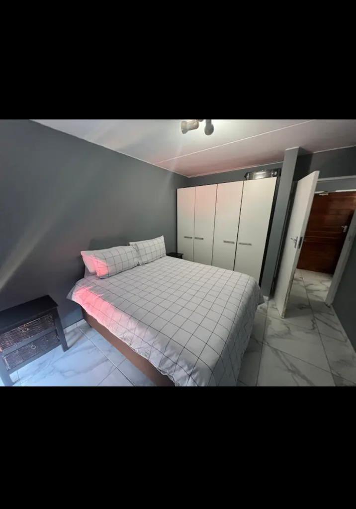 yongzz_dambunj's tweet photo. We offer short term rental apartment in a load shedding free  area,that is fully furnished &amp; recreate the comforts of home while acting as a cost-effective option for accommodation: https://t.co/My4brg6y2L
#UltimateGirlsTripSA
#MarriedAtFirstSightMzansi
#QueenModjadjimzansi
Gucci https://t.co/DZjkXtLaSV