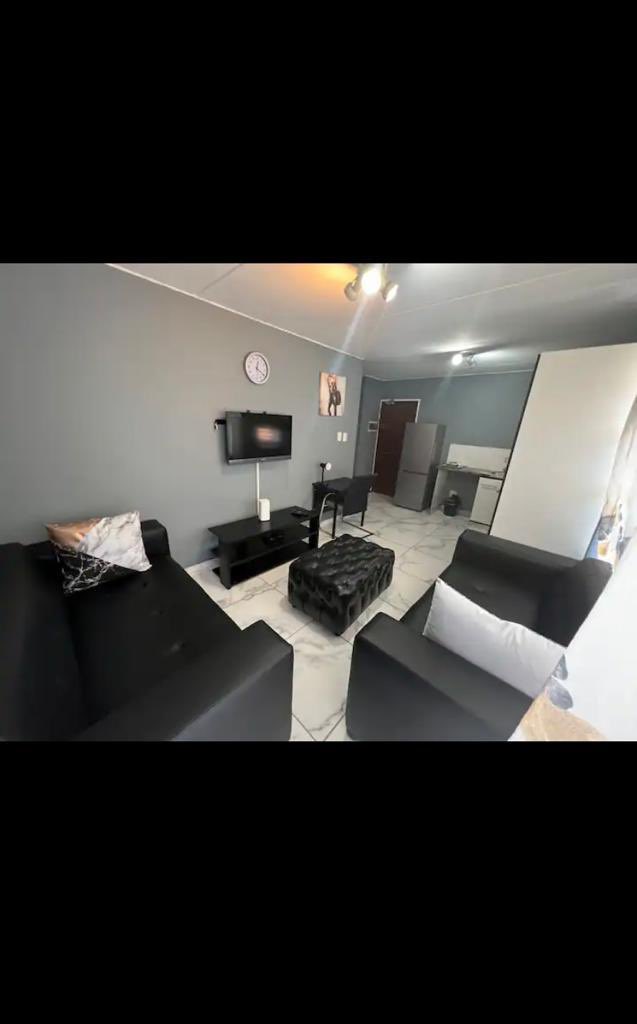 yongzz_dambunj's tweet photo. We offer short term rental apartment in a load shedding free  area,that is fully furnished &amp; recreate the comforts of home while acting as a cost-effective option for accommodation: https://t.co/My4brg6y2L
#UltimateGirlsTripSA
#MarriedAtFirstSightMzansi
#QueenModjadjimzansi
Gucci https://t.co/DZjkXtLaSV