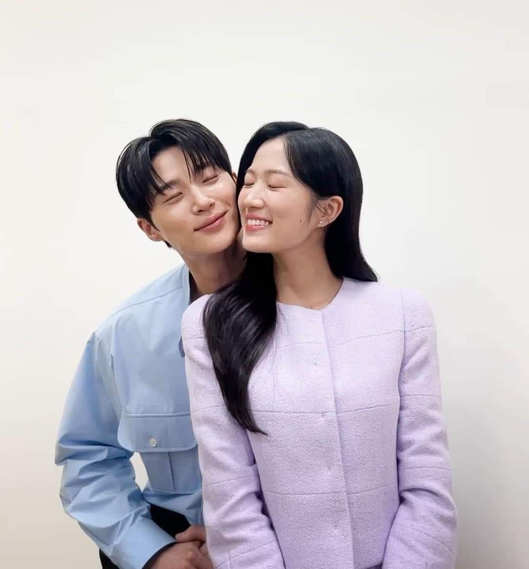 alkongsmom2711's tweet photo. Congratulations to #LovelyRunner team for winning SDA Popularity Awards !๐๐๐ซถ
#SoJae
#KimHyeYoon x #ByeonWooSeok https://t.co/ytEX5VVldv