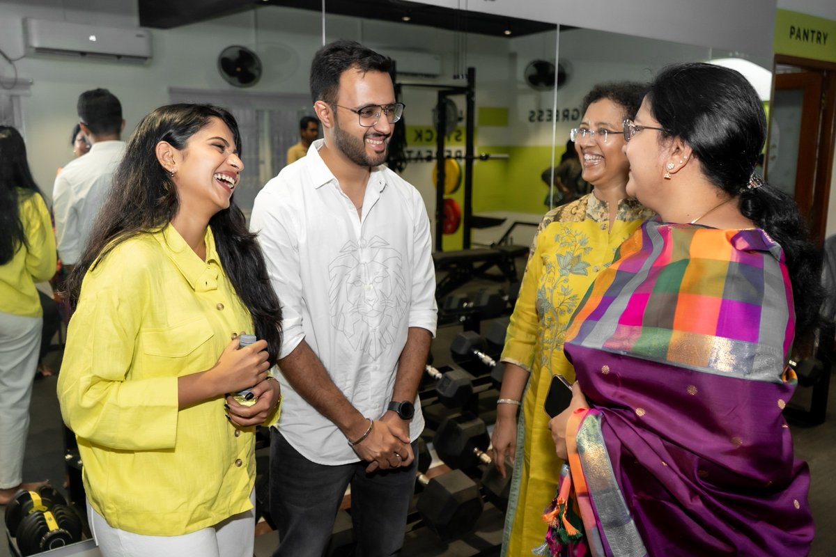 sidhuwrites's tweet photo. Today is a really special day for the family ❤️
My sister Sadhvika and her two friends have started off with #Livstack, their brand new health and fitness center in ADYAR, Chennai. Delighted to have Ms. Kanimozhi Somu (Rajya Sabha MP) and Mr. Shyam Sundar (Physio of SRH) at the opening.
Weight loss, muscle building, sports science, nutrition - all in one place.
It's so good to see the little one grow and aim big 🥰
The first week is FREE FOR ALL. Sharing more details below.