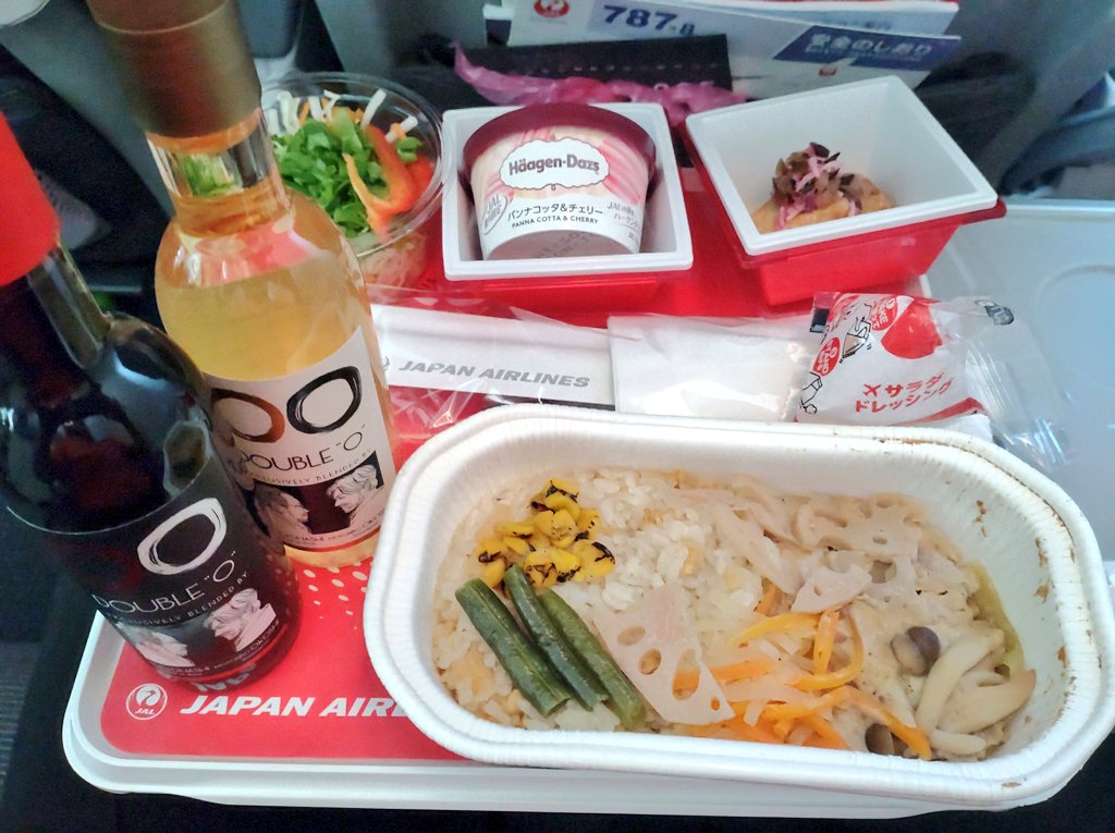 EO8o7e8IkWvbdNF's tweet photo. #JAL  #北京　機内食です https://t.co/FjwW20CZva