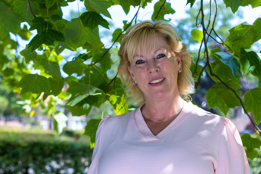 ‘Door alle klachten was ik jarenlang aan huis gekluisterd’

Lees hier het hele verhaal van Carola: bit.ly/3y1y88E 
 
#son #schildklier #struma #knobbels #ziektevangraves #hyperthyreoidie #snelleschildklier #calciumgehalte #schildklieroperatie