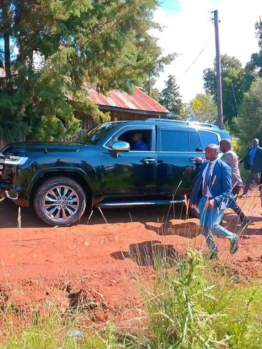 Yaani Gen Z mnafanya hadi baba Charlene anatembelea gari haina flag na haina hata chase cars?🤣🤣🤣

Itumbi Tony Gachoka Kenyatta Tuesday is Tuesday Charlene Ruto #UgandaIsNotKenya Jimmy Wanjigi Kware Kahawa Barracks