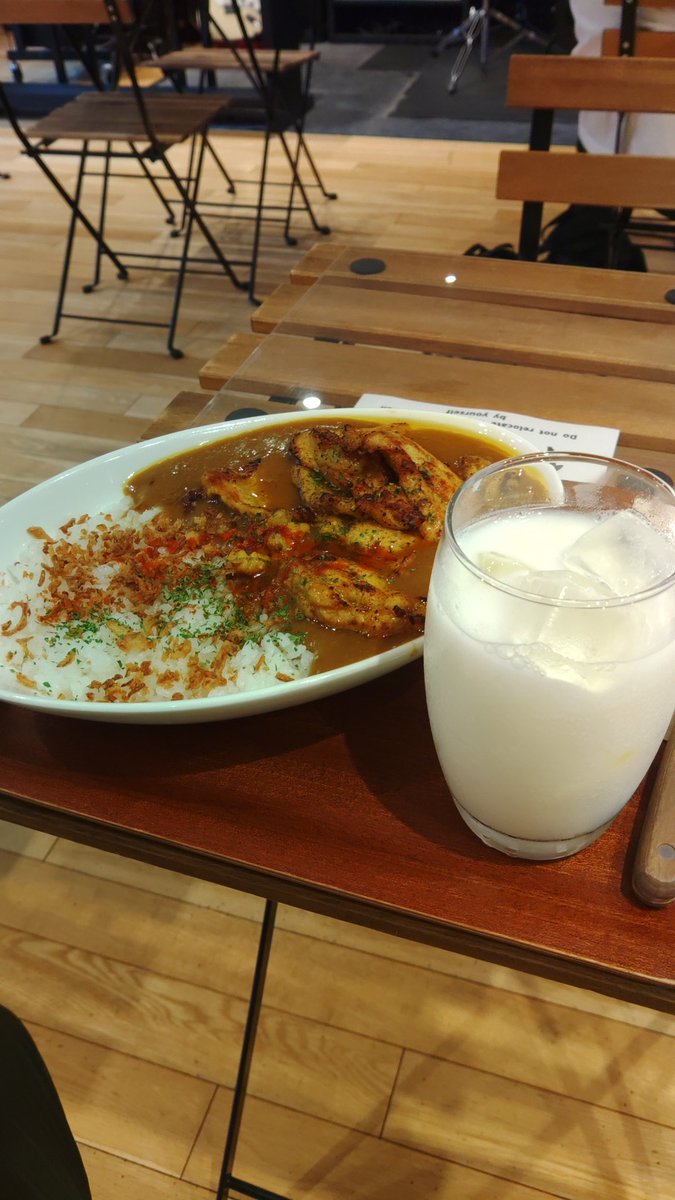 haltaki78's tweet photo. 念願のラッシー😍
チキンカレーもンマかったです‼️👍
#奥多摩 #gottacoffee #PortOkutama https://t.co/k4ZPAgGJje