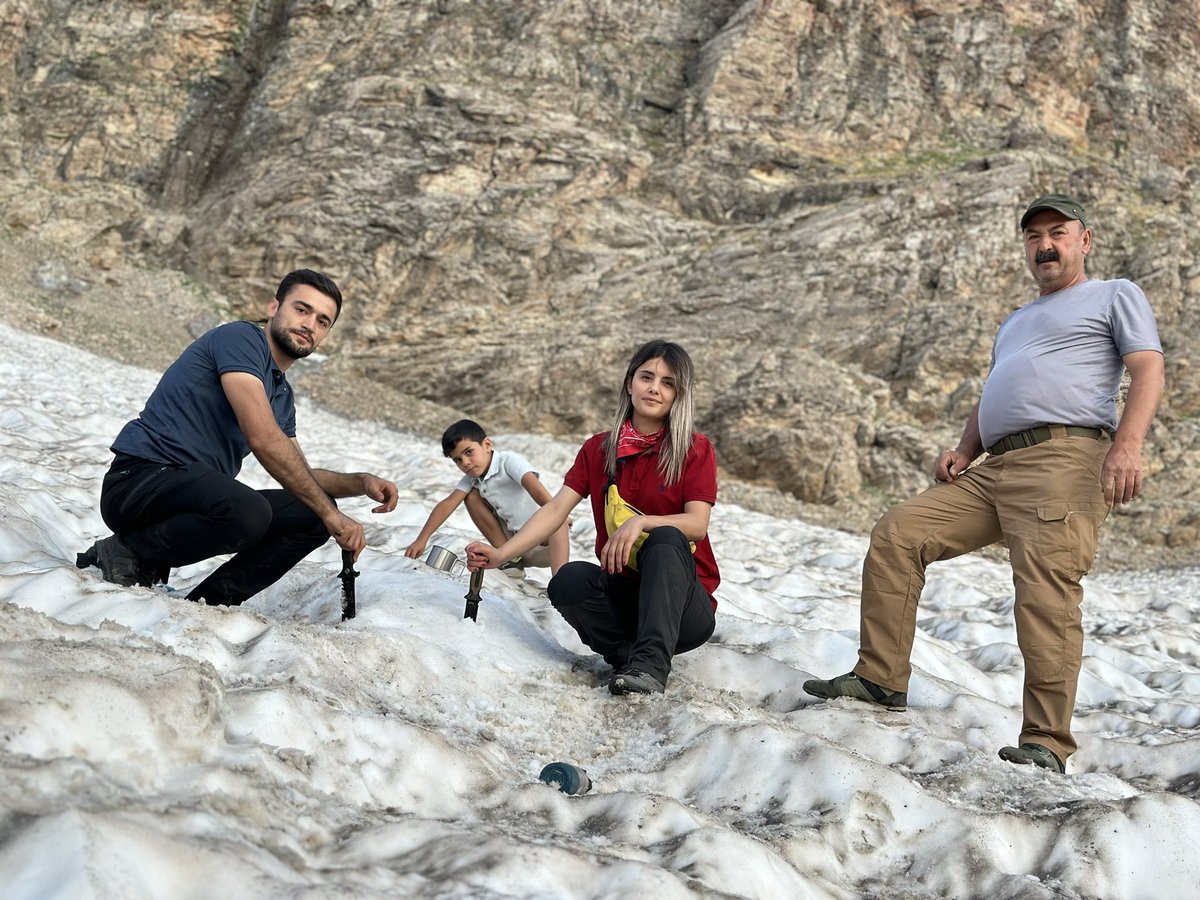 nihayetkbradanr's tweet photo. 3 sene sonra yeniden mereto zirvesi
Aile boyu Mereto Zirvesi 🏔️
#Mereto https://t.co/bxvNQXseo2