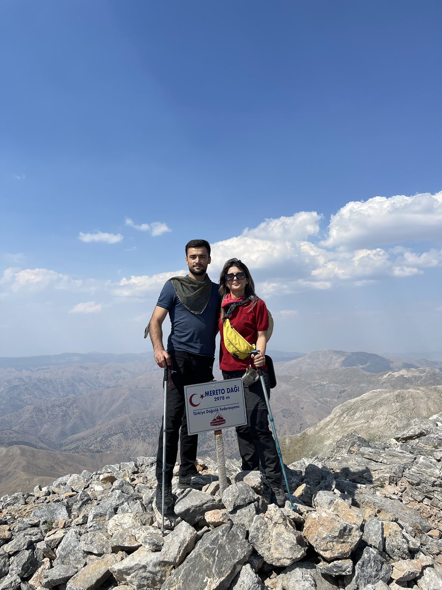 nihayetkbradanr's tweet photo. 3 sene sonra yeniden mereto zirvesi
Aile boyu Mereto Zirvesi 🏔️
#Mereto https://t.co/bxvNQXseo2
