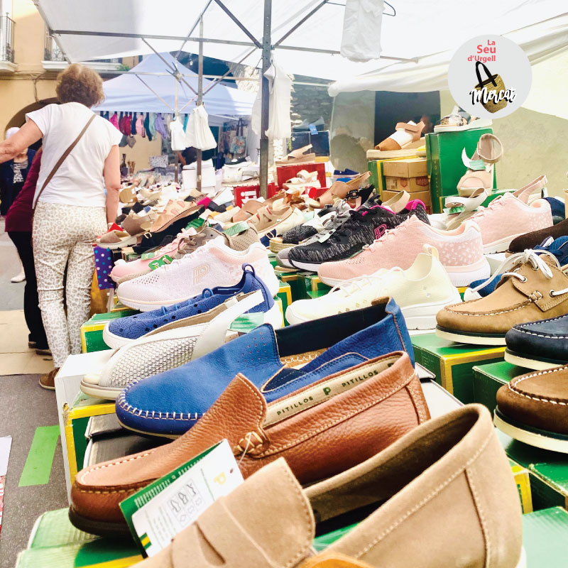 🩴 👡 Calçat d’estiu, obert, transpirable i còmode, de marques nacionals.
Al mercat tens una gran tria de calçat per a tota la família!
