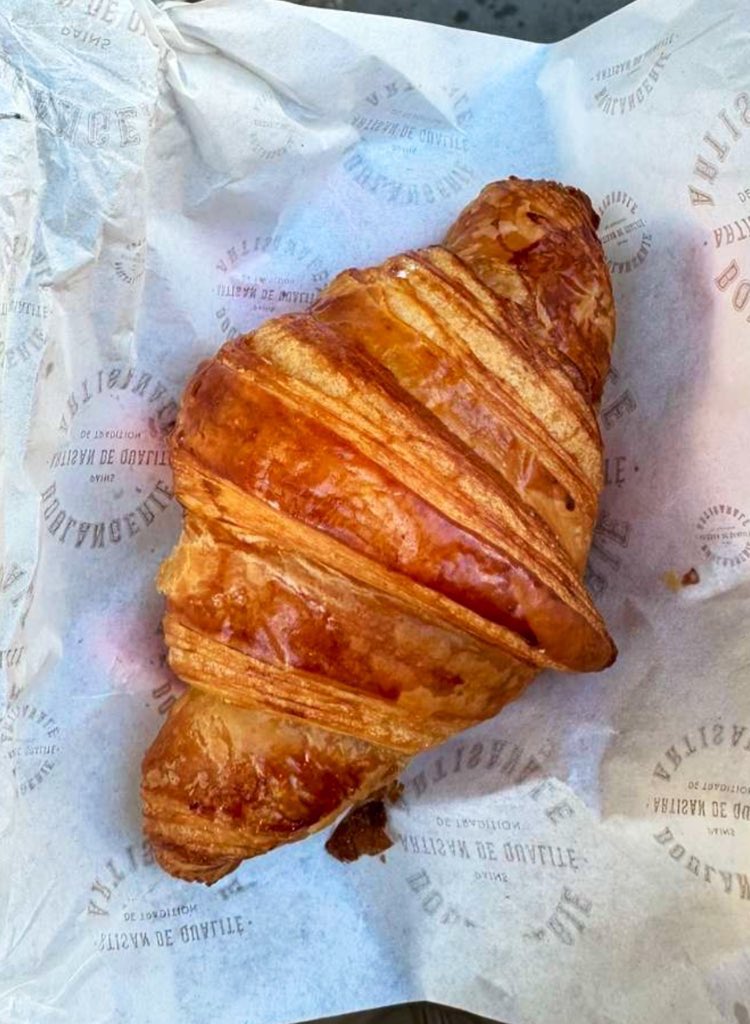 jissell_espinal's tweet photo. Fíjate en quien no aplaude cuando triunfas, cuando estás feliz o cuando vives uno de tus mejores momentos. 

No hay peligro mayor que ser feliz delante de un envidioso.

¡Presta atención!

#cafe 
#croissant #Paris2024
#ParisOlympics2024 https://t.co/zzBZmx7mNv