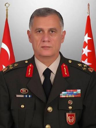 15 Temmuz akşamı "İstanbul'da 100 bin askerimle devletimin yanındayım" diyerek planları alt üst eden Orgeneral Ümit Dündar'ı unutmamak lazım. Vatan size minnettardır paşam. 

#15Temmuz