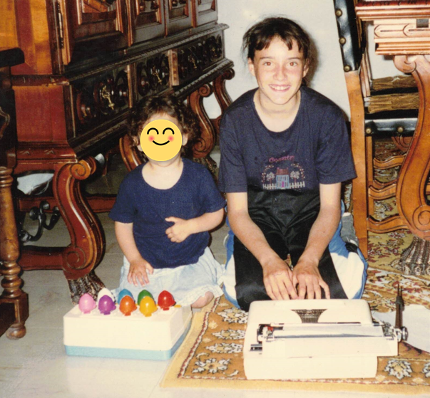 StellaSLcode's tweet photo. Moi à 13 ans avant de recevoir mon premier PC ( oui j’ai appris à taper au clavier sur une machine à écrire 😂 😅 #imsoold ) https://t.co/2z6DIRw9nu