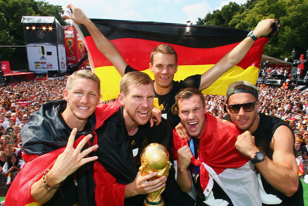EURO2024DE's tweet photo. 🥇 #OnThisDay in 2⃣0⃣1⃣4⃣ 🥇

🇩🇪 @DFB_Team in Berlin 🎉🥳🏆🤩🙌 https://t.co/EPGPxI8di6