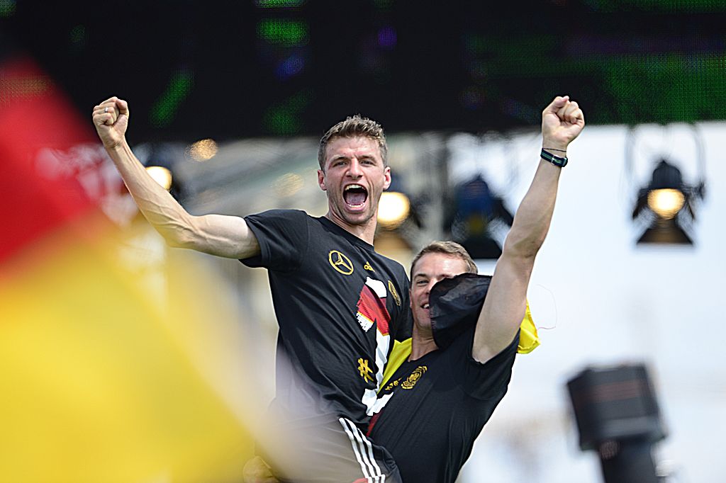 EURO2024DE's tweet photo. 🥇 #OnThisDay in 2⃣0⃣1⃣4⃣ 🥇

🇩🇪 @DFB_Team in Berlin 🎉🥳🏆🤩🙌 https://t.co/EPGPxI8di6