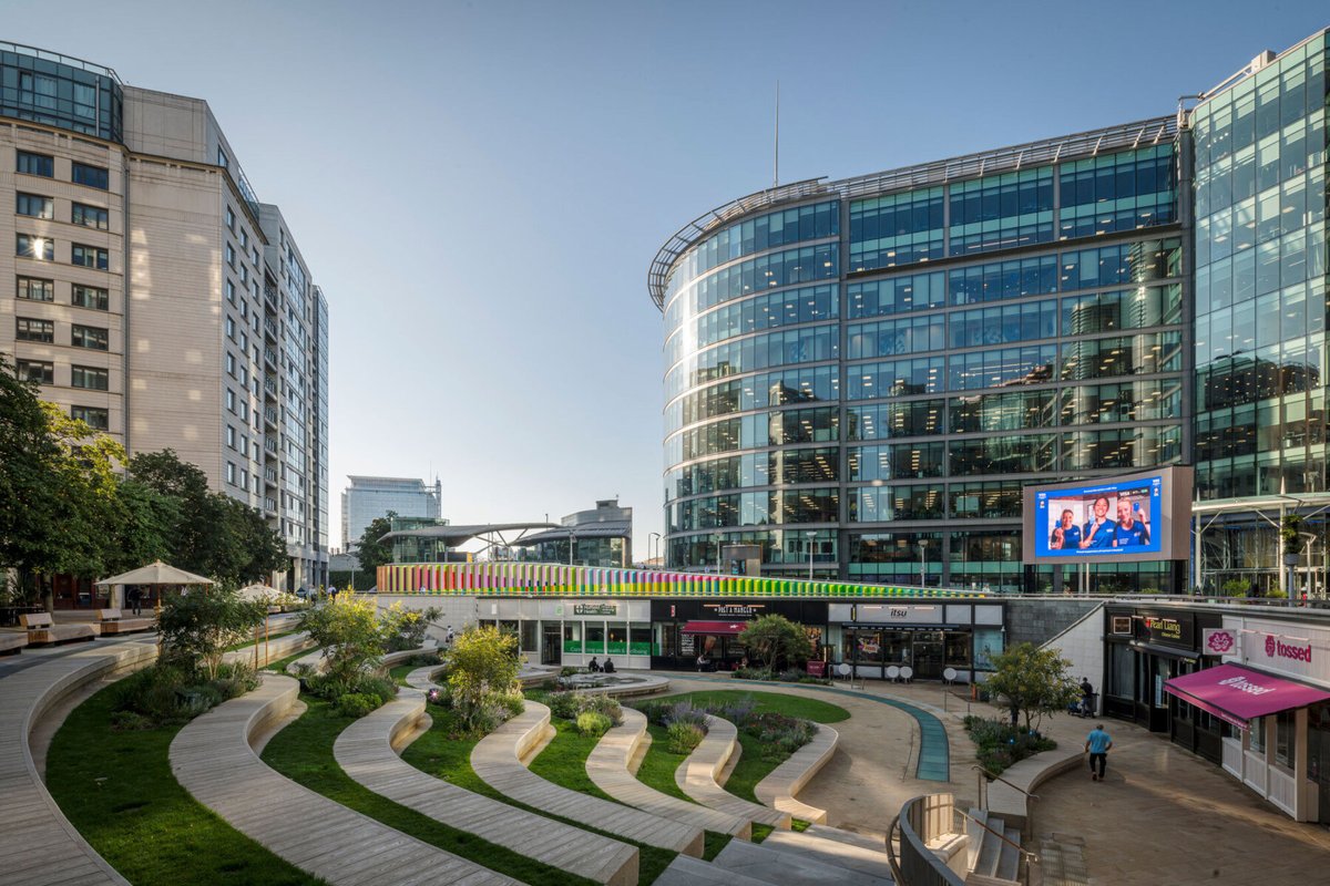 ElliotKeck's tweet image. I live right next to this amazing space in Paddington, with space for hundreds to watch the game, outside, in a zone 1 location with half a dozen tube links nearby 

They didn't show the game out of respect to local residents...

Our capital city is comatose