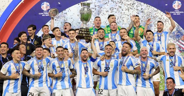 poettree2008's tweet image. 🇦🇷🇨🇴
#Argentina  wins the 2024 Copa América title over #colombia  with a late goal.
#PassAccuracy
🇨🇴 85%
🇦🇷 82%
#copaAmerica2024 
#Final