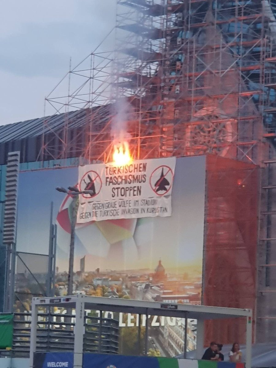 RISEUP4R0JAVA's tweet image. 💥Huge Banner against #GreyWolves &amp;amp; Turkish invasion of Southern #Kurdistan dropped during #EURO2024 Finale in #Leipzig!

#SmashTurkishFascism