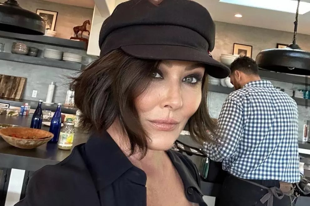 Por si a alguien se le ha pasado en medio de tanta celebración.
Shannen Doherty ha muerto a los 53 años. El tratamiento de su enfermedad en EE UU la arruinó y no pudo seguir pagándolo.
El cáncer que sufría lo trata en España la #SanidadPública y tiene un 80 % de supervivencia.