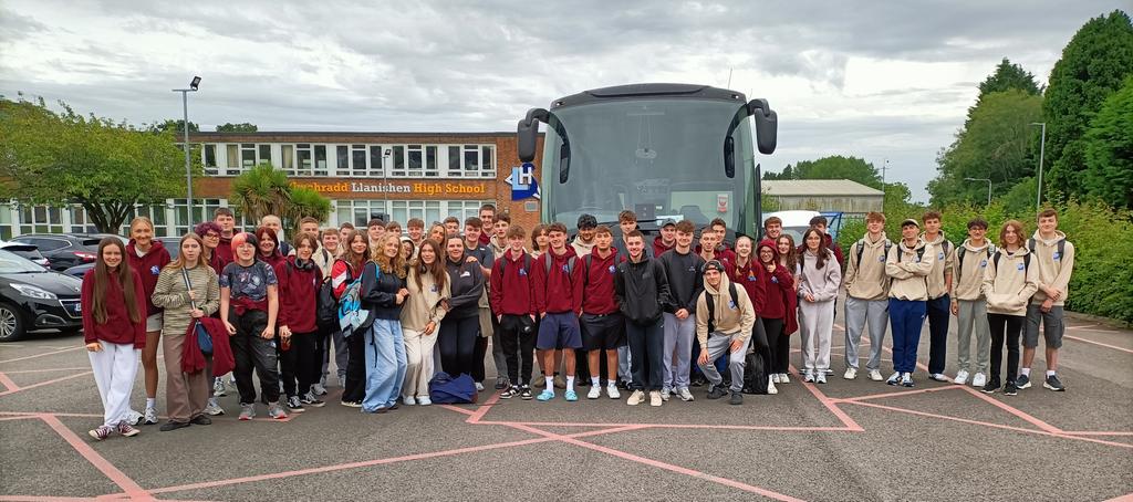And we're off! 49 of our amazing Sixth Form students are going to New York 🗽#tripofalifetime