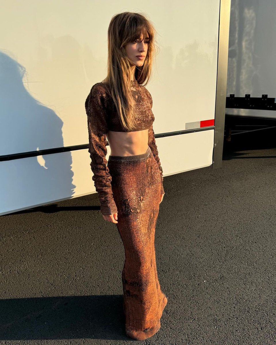 dejonessource's tweet image. Daisy Edgar-Jones before Charlize Theron's «Africa Outreach Project»