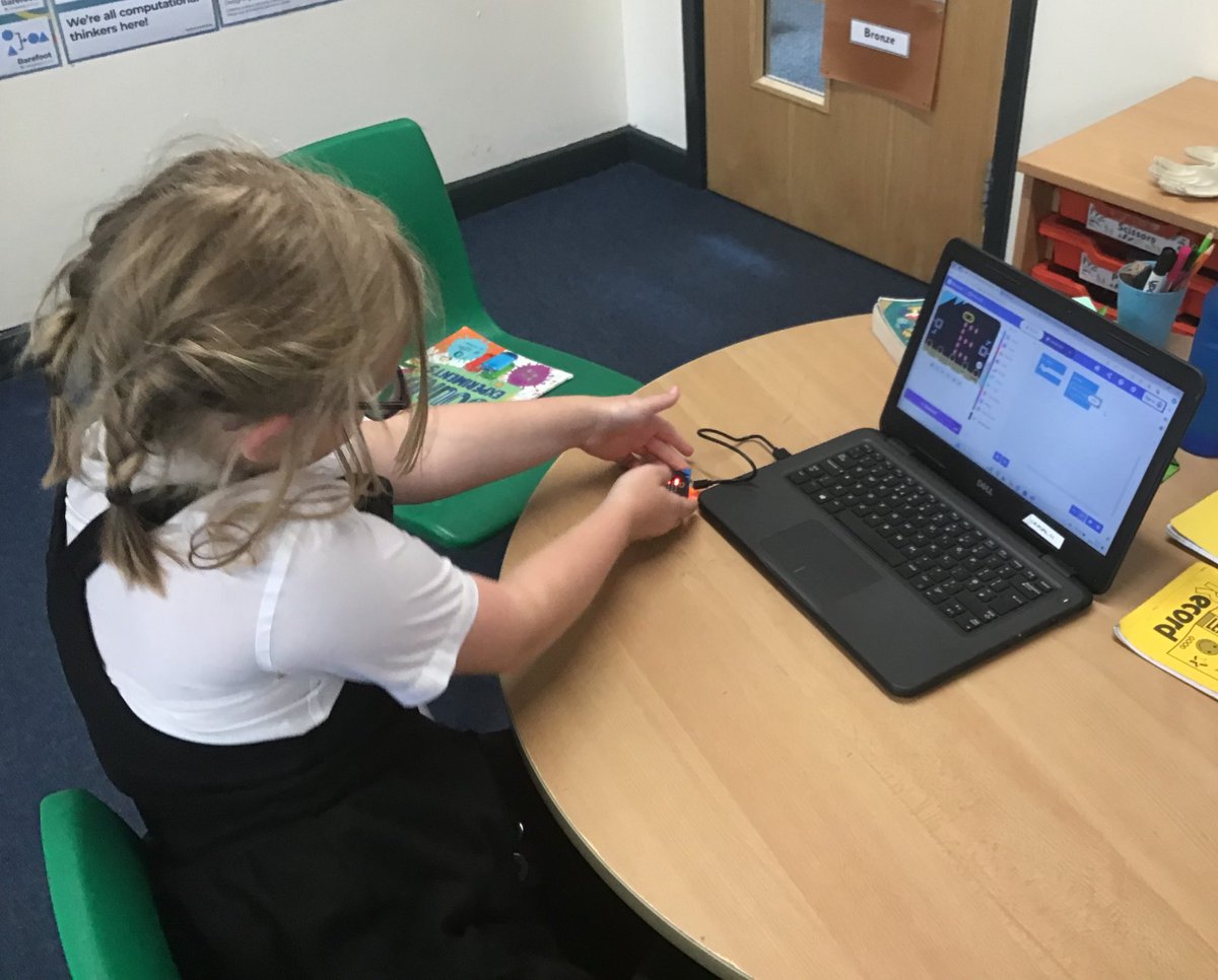 LindenRDCedar's tweet photo. Using microbits #Lindencomputing #Lindenlearning ๐ฉโ๐ป๐ฅ๏ธโจ๏ธ๐ป๐พ #LindenRoadAcademyCedar https://t.co/CayJlhIBnJ