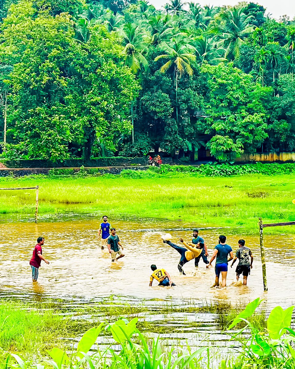 IndSuperLeague's tweet photo. When Football is ❤️, all you need is a ⚽

📸: @shabeerkdr
 
#ISL #LetsFootball #UGC https://t.co/IOaKKMdzMM