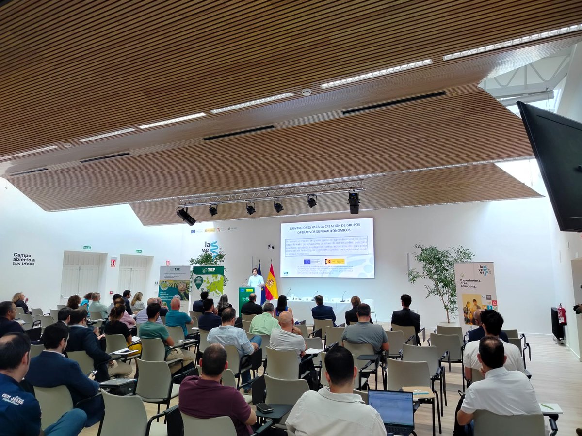 Bouquet_es's tweet photo. El 10 de julio se presentó en @mapagob el nodo satélite español de @AgrifoodTEF, el mayor proyecto europeo de inteligencia artificial y robótica aplicado al sector.
Durante el evento, nuestro compañero Nicolás Juste Dio a conocer el proyecto #Citriaforo.
https://t.co/hedWMAiSpw https://t.co/2PFV7qCdMN