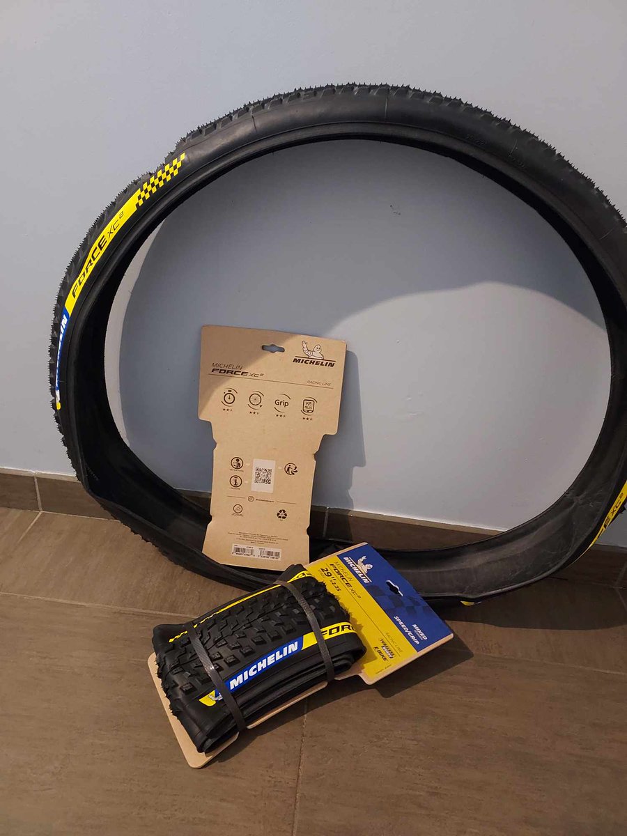 MamouneTesteuse's tweet photo. Pneus Michelin pour le vélo de mon amoureux

Merci @influenster et @guideMichelinFR 
#pneus #vélo #pneumichelin #influenster #Michelin #test #review #ambassadrice #mamounetesteuse #blog https://t.co/niJMQbGe7T