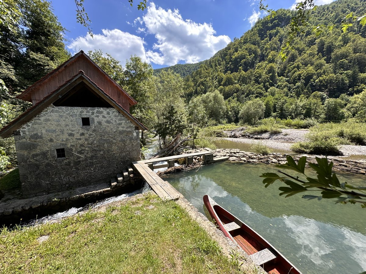 rokschuster's tweet image. Pridi na Kolpo, voda ima ravno pravšnjih 25’C če ne stopinjo ali dve več ❤️ Prenočišč in pokošenih travnikov imamo dovolj za vse #kolpa