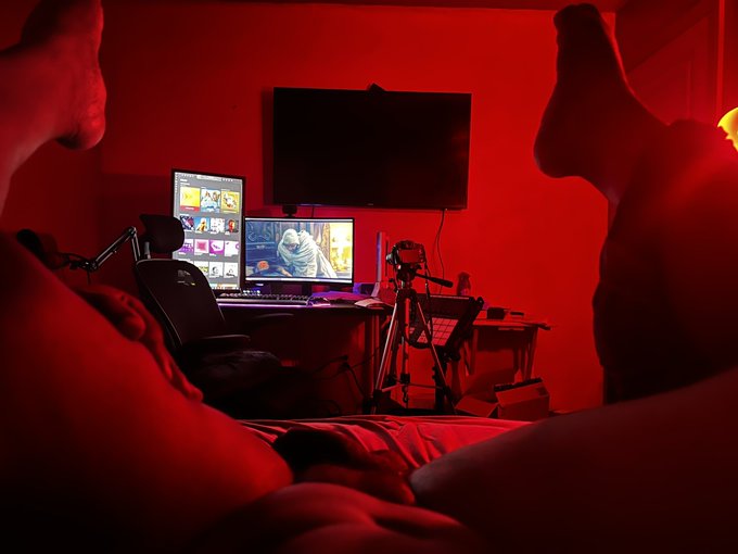 How I&rsquo;m laying watching house of the dragon waiting for my queen take kings landing &hellip; ugh I wanna ride<a href="/tag/pegme"class="tags"><span>#pegme</span></a><a href="/tag/bottomboy"class="tags"><span>#bottomboy</span></a>