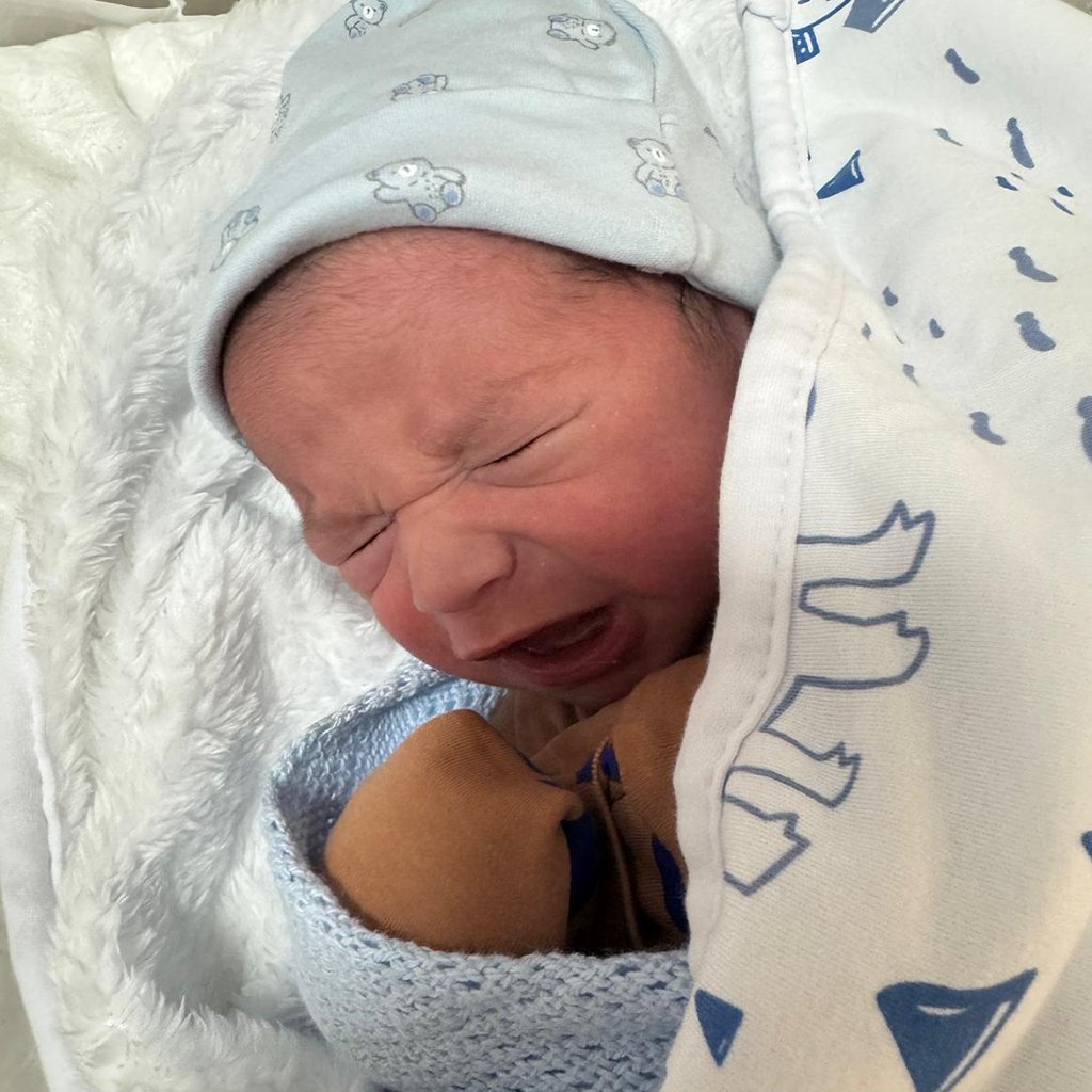TAnnelik's tweet photo. En yeni küçük mucizemizi tanıtmaktan mutluluk duyuyoruz! 🩷

Bize mesaj atabilir ya da websitemizden ulaşabilirsiniz. 👶��� https://t.co/15oArL0ZvL

#TaşıyıcıAnnelik #TaşıyıcıAnne #TaşıyıcıAnnelikAjansı #MucizeBebek #TürkiyeTaşıyıcıAnnelik #KıbrısTaşıyıcıAnnelik https://t.co/HeRKvNqmyf