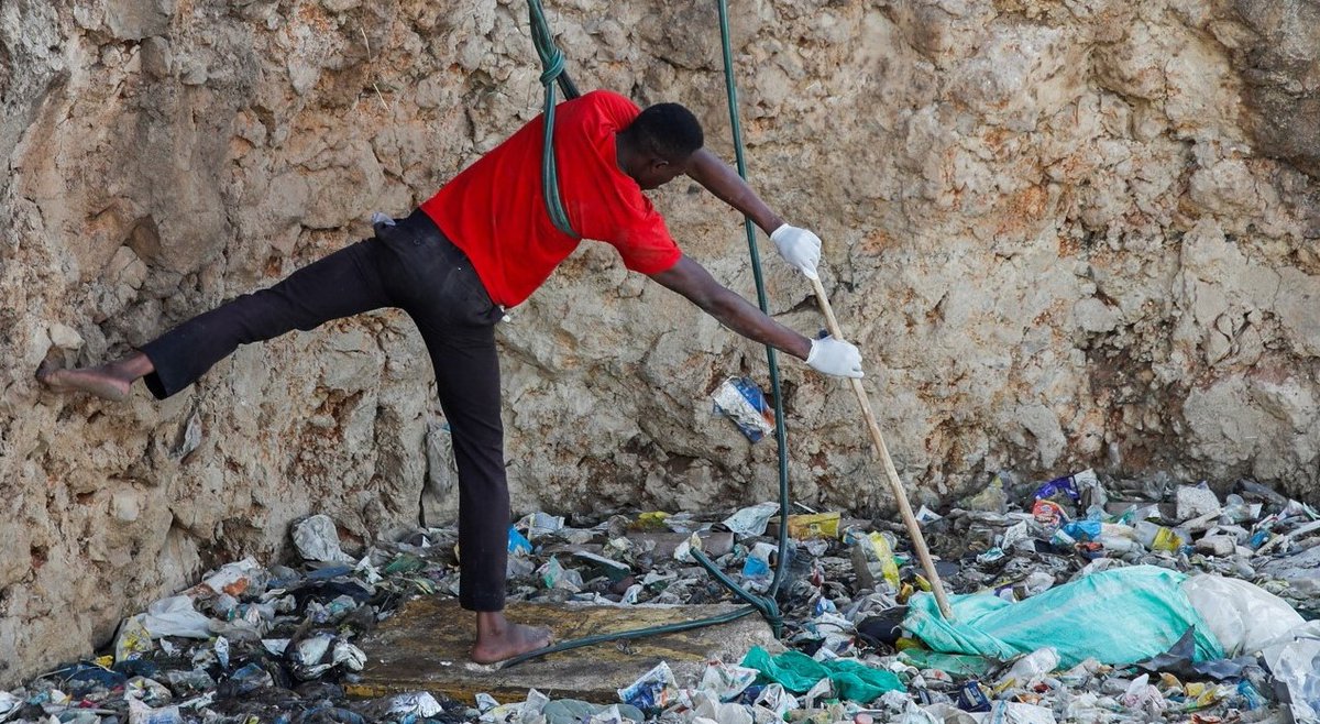 I recognises Charles Wambua as the Hero of the week.
He is a local diver who stood out in the retrieval of bodies &amp; body parts at a quarry in #Kware area of Mukuru Kwa Njenga.
<a href="/KenyaRedCross/">Kenya Red Cross</a> <a href="/StJohnKenya/">St John Ambulance Kenya</a> <a href="/kdfinfo/">Kenya Defence Forces</a>
Consider him for employment in the Disaster or Fire Department
JKIA