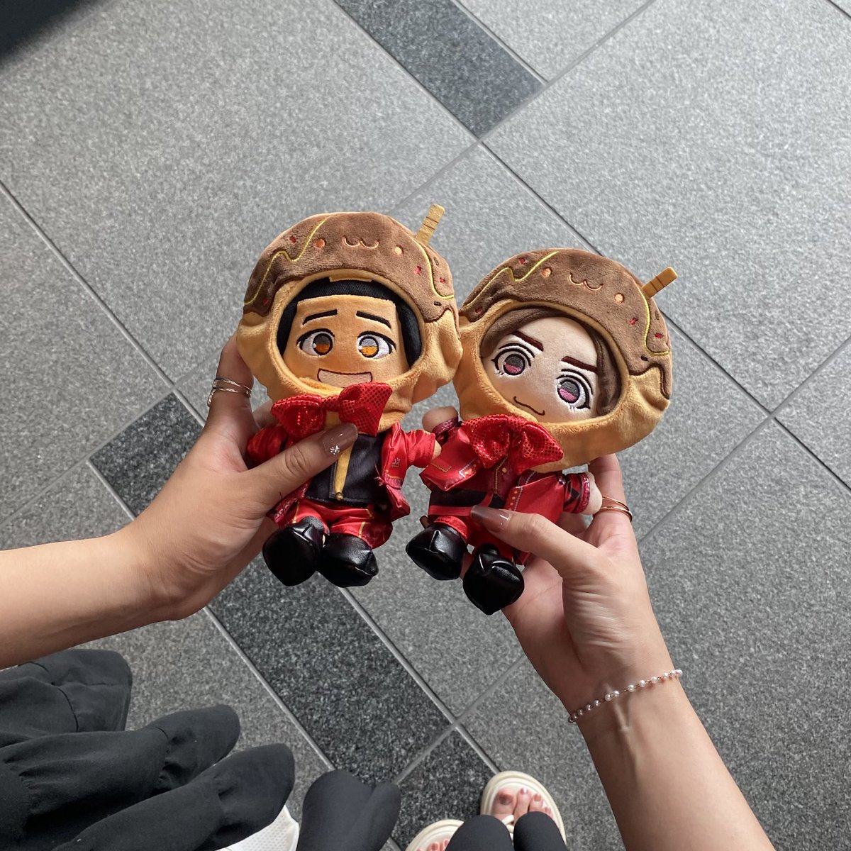 もうWEST.のためすぎるちびストのたこ焼き被り物HEPで見つけた😭かわい