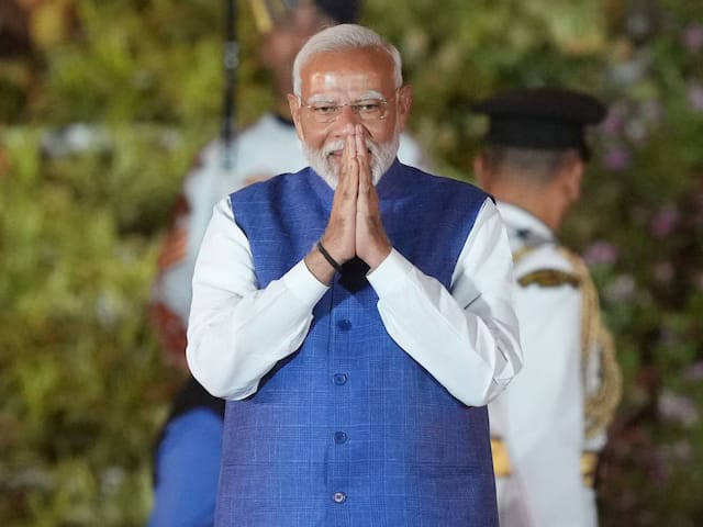 factsprime35's tweet photo. PM Modi reaches a milestone! He becomes the most followed world leader on X with over 100 million followers, surpassing global leaders like Joe Biden (38.1M), HH Sheikh Mohammed (11.2M), and Pope Francis (18.5M). A testament to his vast popularity #PMModi #MostFollowedLeader https://t.co/bvVN4S6zVS