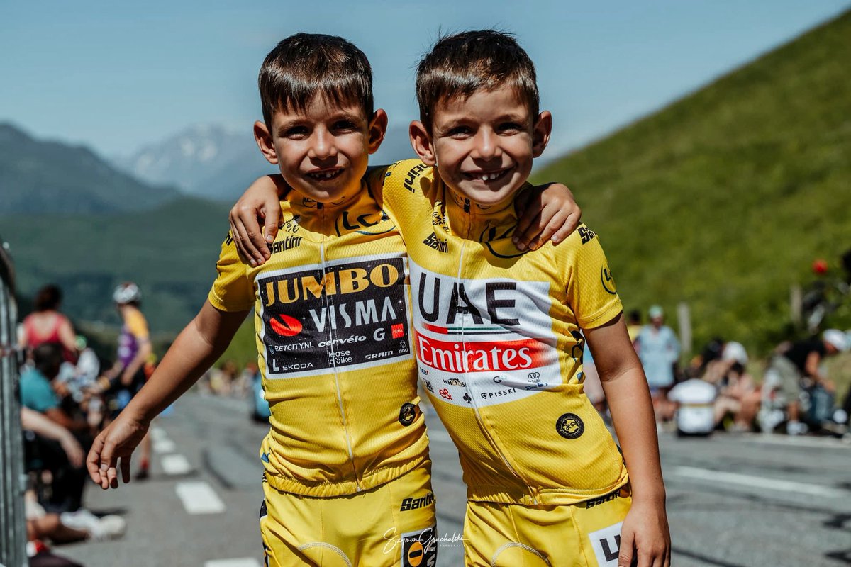lucxsronald's tweet photo. Maybe a future big cyclists… What a wholesome photo 🥰

📷: szymon_gruchalski_sports https://t.co/d9CGWZ0nIT