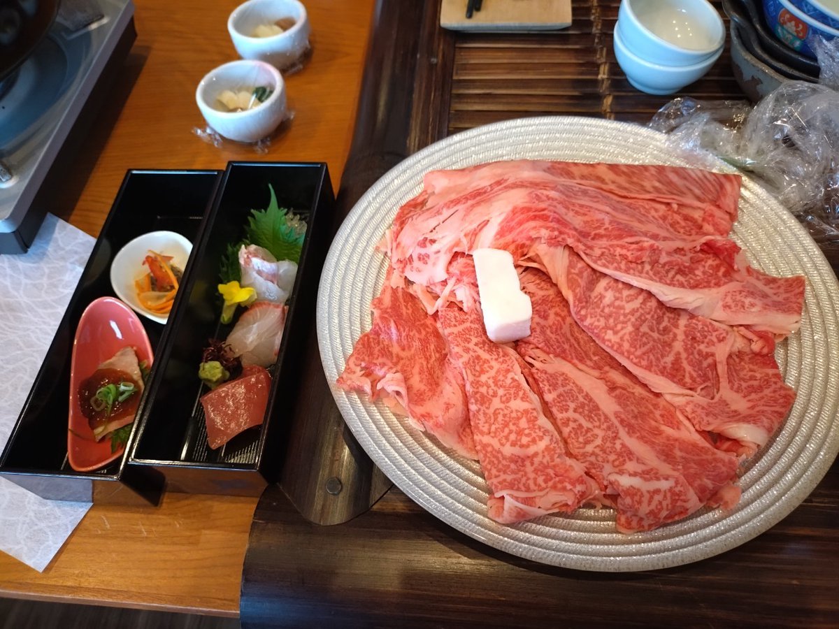 pomewako0715's tweet photo. 宿泊先は犬御殿のヴィラ。
温泉とプライベートドッグランもあって、わこちゃんも飼い主も大満足でした😄
天気がなんとかもってくれて、本当に良かったです✨
#ポメラニアン
#pomeranian https://t.co/o4VAtdGTdM