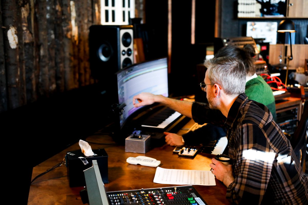 Deutsche Grammophon (DG) (@dgclassics) on Twitter photo Recording "Longer shadows, softer stones", <a href="/snorrihallgrims/">Snorri Hallgrímsson</a>'s upcoming EP.
🎧 Listen to the first single "With Love, Despite the pain" on the streaming platform of your choice: dg.lnk.to/HallgrimssonSh… Recording "Longer shadows, softer stones", <a href="/snorrihallgrims/">Snorri Hallgrímsson</a>'s upcoming EP.
🎧 Listen to the first single "With Love, Despite the pain" on the streaming platform of your choice: dg.lnk.to/HallgrimssonSh…