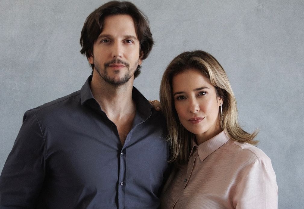 IdoctorhouseI's tweet photo. Existem dois tipos de irmãs: a que fica do seu lado mesmo sabendo que você é um babaca e a que fica do lado certo pois é perfeita maravilhosa a melhor personagem dessa série te amo Silvia #PedaçoDeMim https://t.co/wZYWEHRdeW