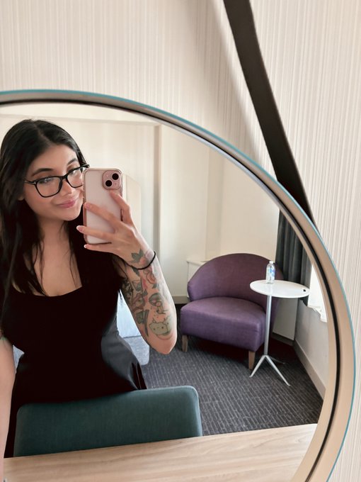 Hii   Good morning ☀️ https://t.co/QkEdYOpRjf