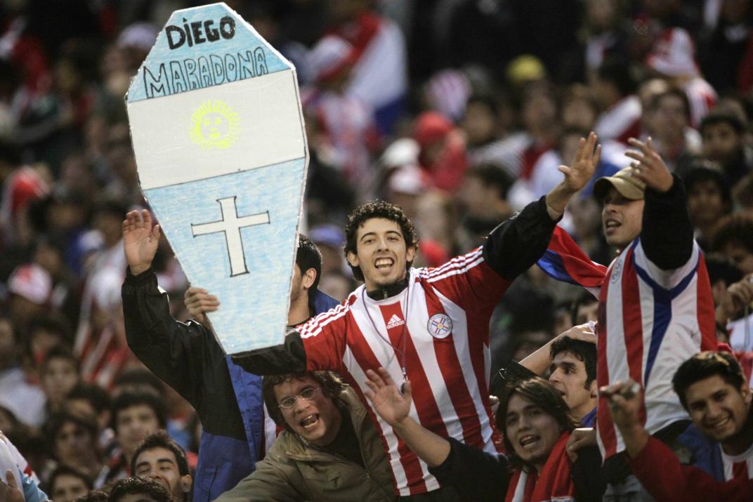 Hinchas eran los de antes... 
En qué momento pasamos de esto a esa mierda jajajaja