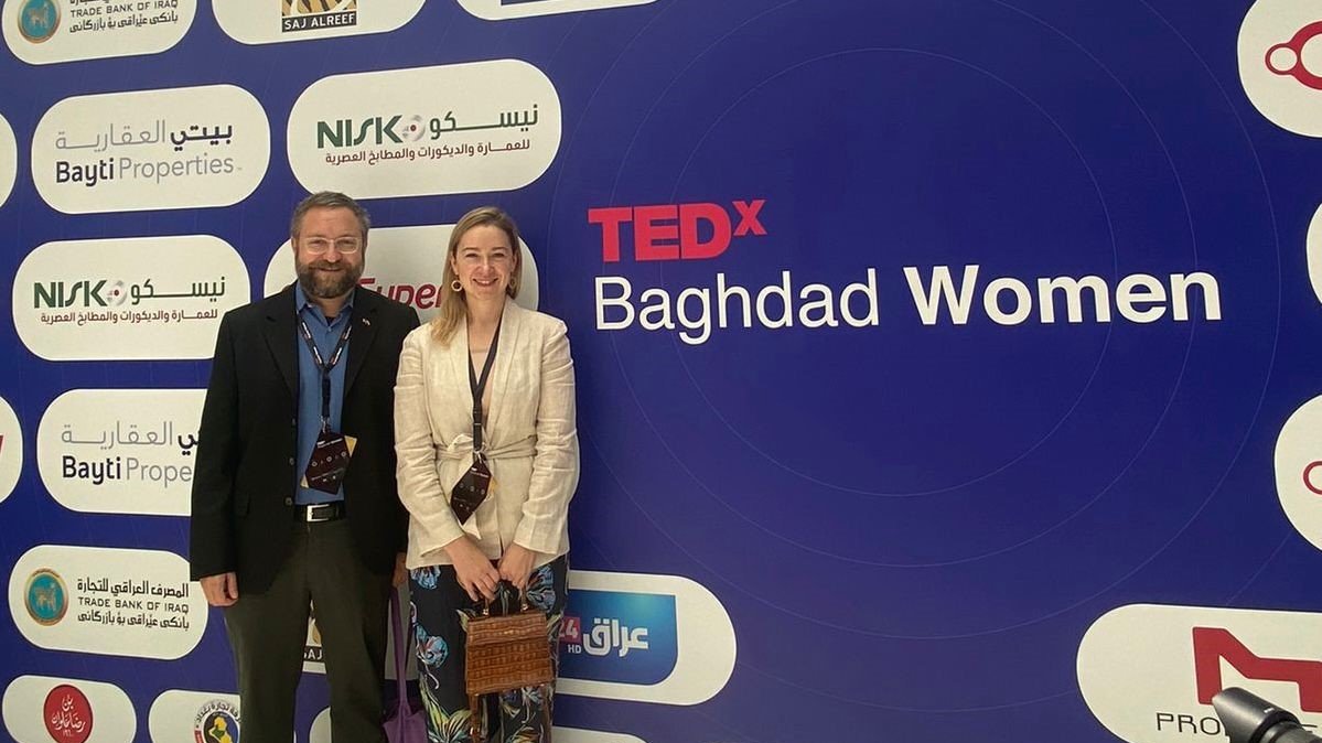 USAmbIraq's tweet photo. استمتع دبلوماسيين من @USEmbBaghdad بالمشاركة في مؤتمر TEDx بغداد للمرأة الذي أقيم في بداية هذا الشهر. تساهم هذه الفعالية بزيادة الوعي بالتحديات التي تواجهها المرأة العراقية، كما ناقشت سبل تمكين المرأة. https://t.co/RGNMmJDqDM