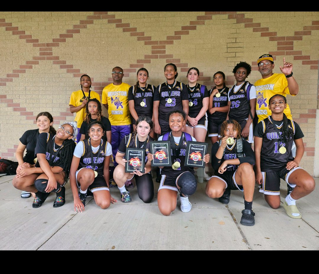 Pulled off the Trifecta this weekend with all three teams winning the championship 🏆 in their respective divisions Congratulations to Houston Kings Elite Gold, Houston Queens Elite Black, and Houston Queens Elite Purple.👸🏽🤴🏾🏀💪🏾👊🏾!!!
