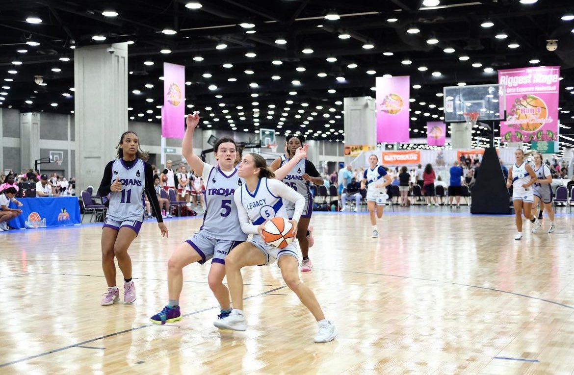 we play on court 1 at 1:40 today at the <a href="/TFNsRun4Roses/">TFN's Run 4 Roses</a> coaches, come watch!!
