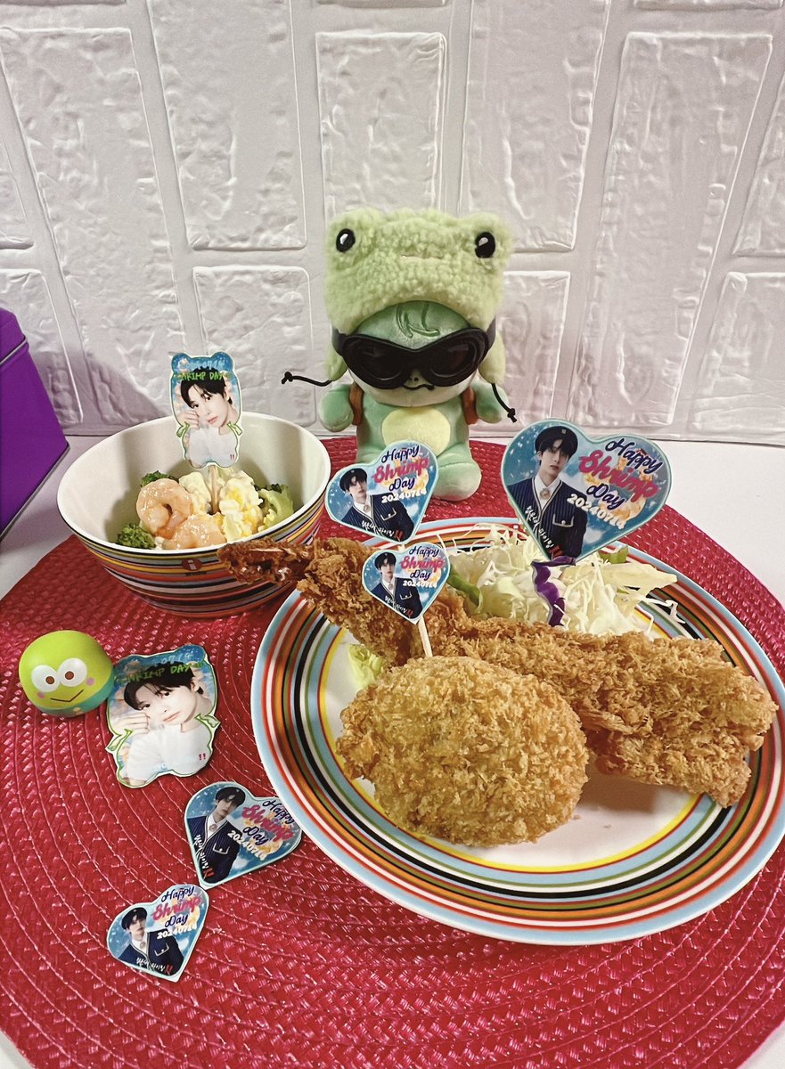 im_miimx_ten10's tweet photo. 今月はクロケッタの海老フライと海老アボガドコロッケ🦐海老フライが思ってるよりもデカかった🥲今月も美味しく🦐いただきました😋
@luvhw115 ありがとうございます💕
#毎月14日はエビの日
#형원이가_벌써_또_보고싶은데_어쩌지
#Always_be_with_형원
#NobodyElseButHyungwon
#형원 #HYUNGWON https://t.co/jTeNuAloVE