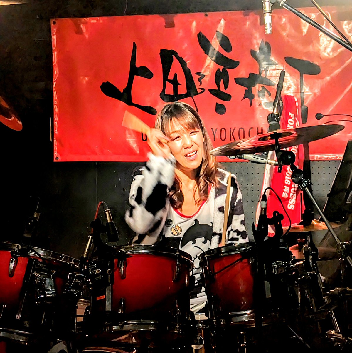 tsuyopon412's tweet photo. 2024.7.15 in 上野音横丁
CHELSEA CHELSEA
本日も楽しゅうございました🎸
安定のクオリティの高さ🎹
次は9月下北沢♬
メグさんおつかれさま✨
#CHELSEACHELSEA
#PRINCESSPRINCESS
#上野音横丁 https://t.co/JuAfM6G1RC