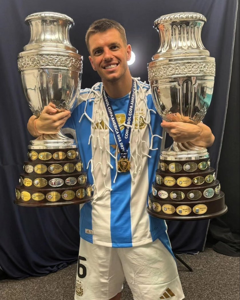 ⚽✊ BICAMPEONES MUCHACHOS ✊⚽

¡Qué grande esta selección y qué enormes estos 3 rosarinos Ángel Di María, Leo Messi, Giovani Lo Celso!

Cómo nos hiciste emocionar Angelito 💯🥰 te vamos a extrañar.

¡GRACIAS!

📸 Créditos 👉 <a href="/AFASeleccio/">Seleccion Argentina 🇦🇷</a>

#argentinacampeon 
#Orgullorosarino