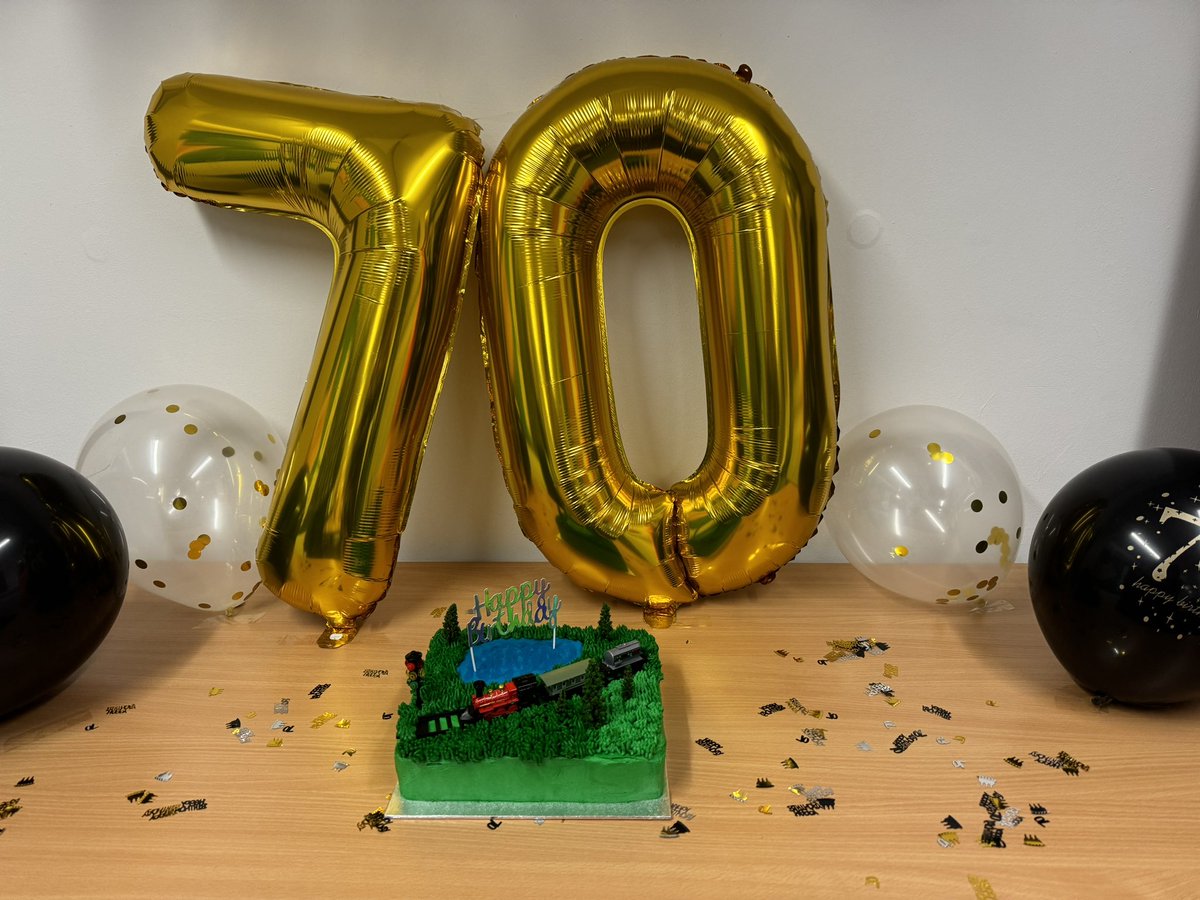 Kazza_belle's tweet photo. Today after our Education meeting there was a surprise belated celebration for one particular CRP chair!! A fabulous cake by Shahiesta and amazing buffet by Janet! @crl_live https://t.co/oN1qL5J0Kd