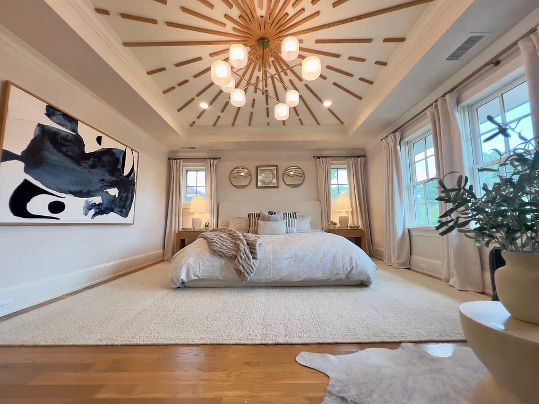 D_T_D_dmv's tweet photo. When we walked into this bedroom for our initial consultation, we knew we HAD to add something to the ceiling. We put our heads together and landed on creating a wood design instead. Our GC was able to bring our vision to life using oak boards stained in Varathane ‘Summer Oak’ https://t.co/Trm3azofF8